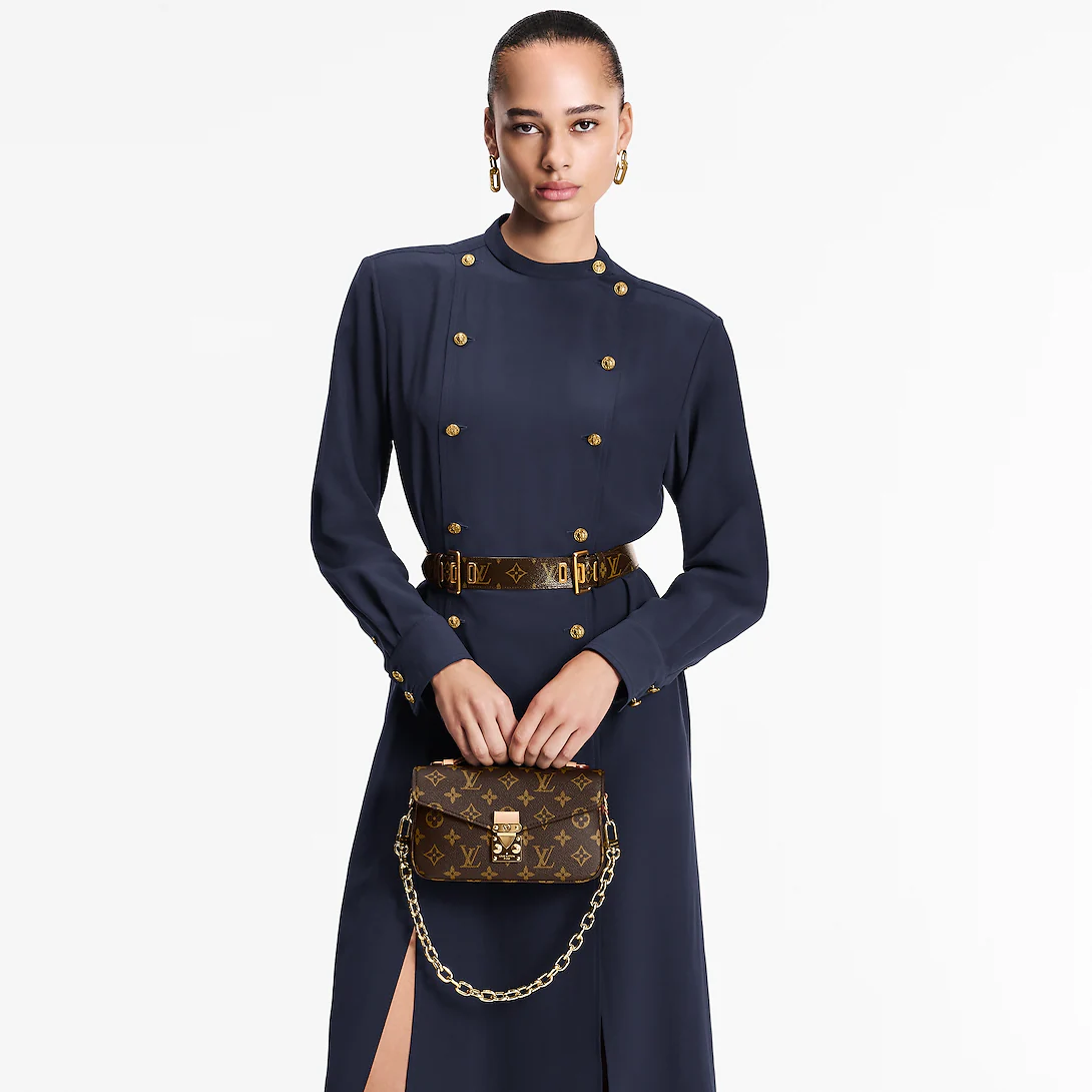 louis-vuitton-pochette-metis-east-west–M46279_PM1_Cropped worn view